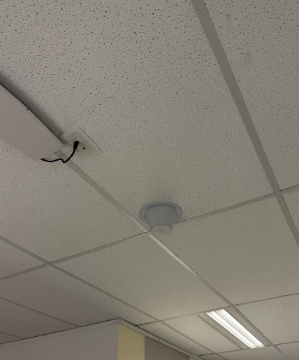 Internal dome antenna for passive DAS installation