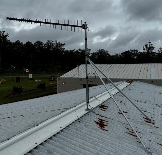 LDPA donor antenna installed on roof for CEL-FI system