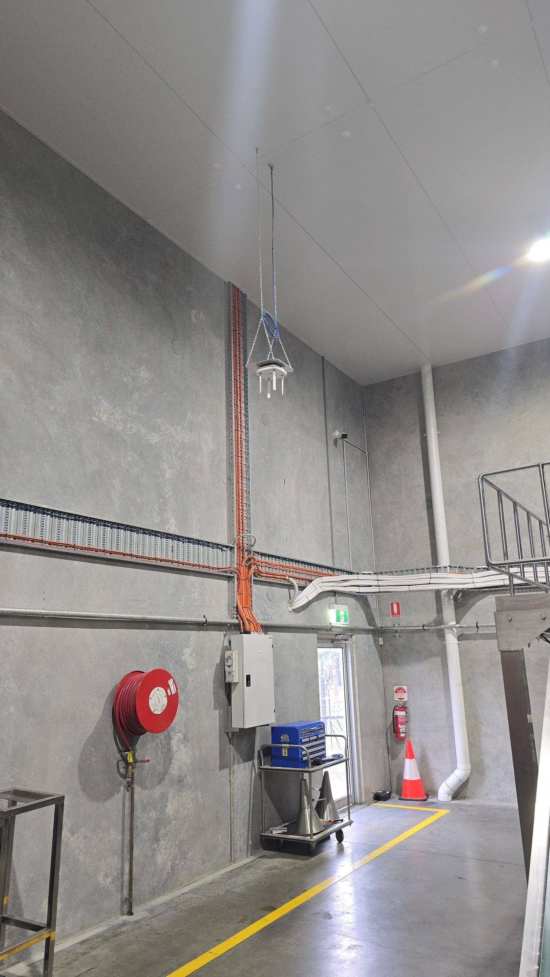 Large scale warehouse infrastructure installation
