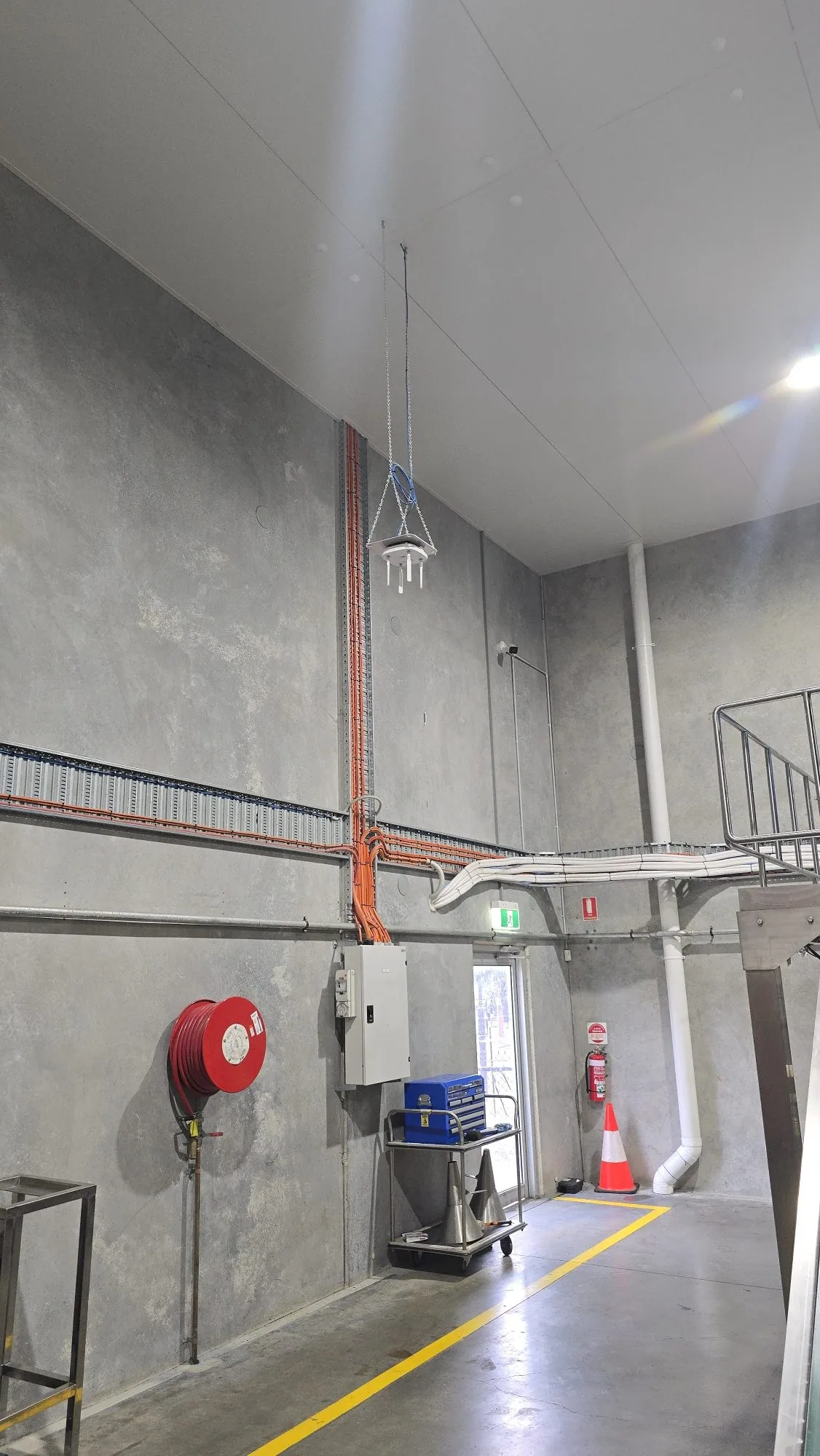 Large scale warehouse infrastructure installation